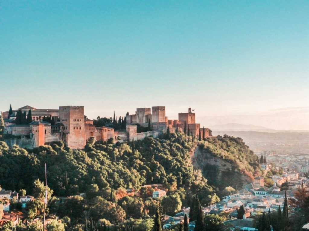 Widok na Alhambrę i Granadę z Vereda de Enmedio